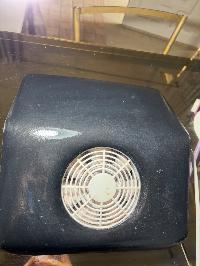 Aspirateur à poussière onglerie