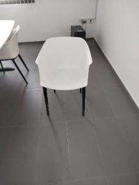 Lot de 3 chaises blanches à vendre