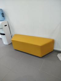Banquette jaune – style moderne