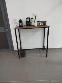 Lot de 2 tables hautes – à vendre
